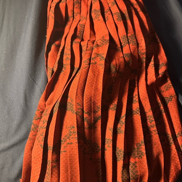 I bought this a while back but it doesn’t fit me and I have never worn it - Picture 7 of 7